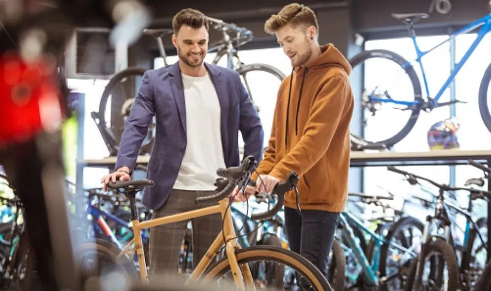 Sécurité en hiver : conseils essentiels pour rouler en deux-roues et à vélo